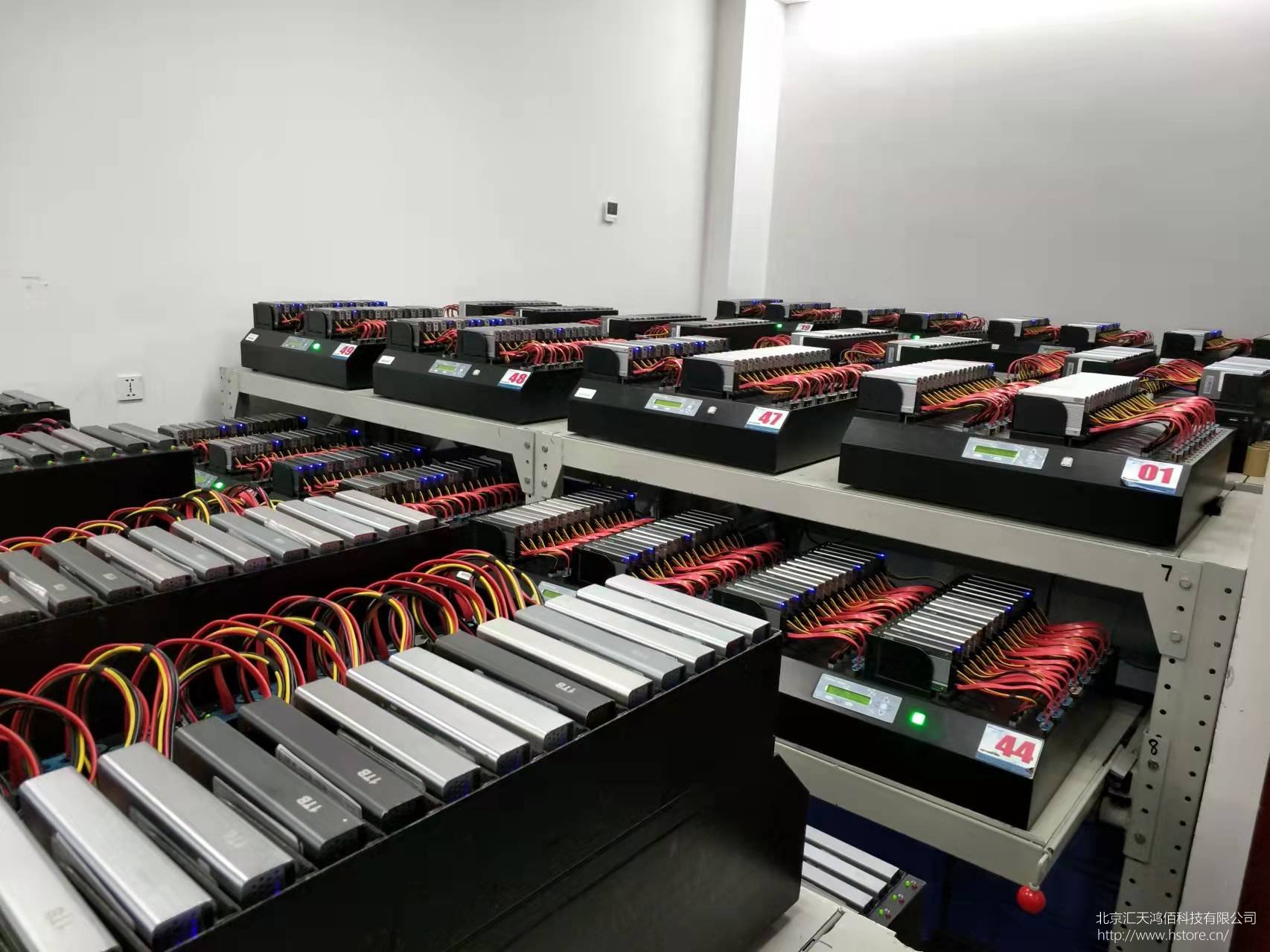 硬盘数据批量复制的最佳工具:硬盘拷贝机